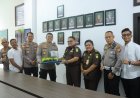 Hari Bhakti Adhyaksa, Kapolres Meranti Beri Kejutan Tumpeng ke Kejari
